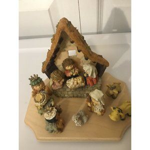 11 Piece Ceramic Christmas Nativity Scene ‎ w/Wood Crèche